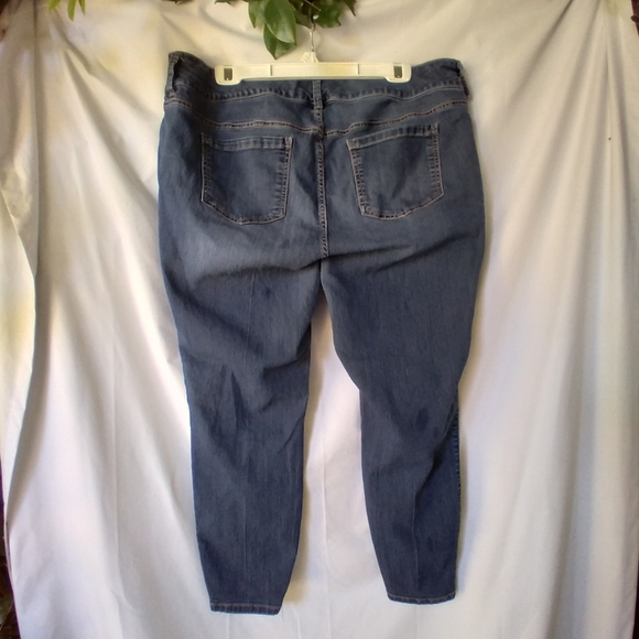 Torrid Denim Jeans Womens Size 20S Slim Fit Tappered Leg Reg Fit Zip - Picture 2 of 10